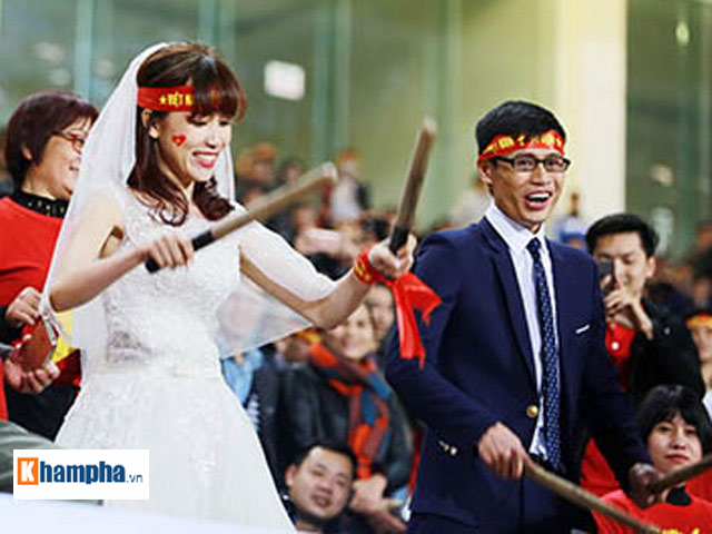 Bóng đá - Việt Nam đại thắng, cặp đôi làm "đám cưới" ngay ở Mỹ Đình
