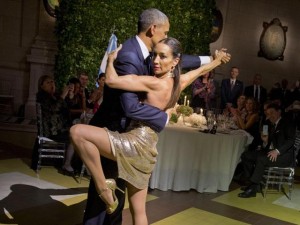 Thế giới - Obama lúng túng nhảy tango với vũ nữ chuyên nghiệp