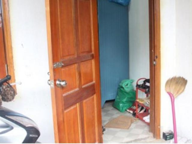 Pháp luật - Nửa đêm bẻ khóa phòng, gí dao vào cổ nữ sinh, cướp tài sản