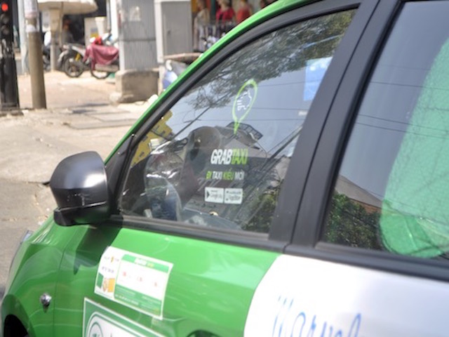 Công nghệ thông tin - TP.HCM thí điểm GrabCar: Đi đường vòng cũng... một giá