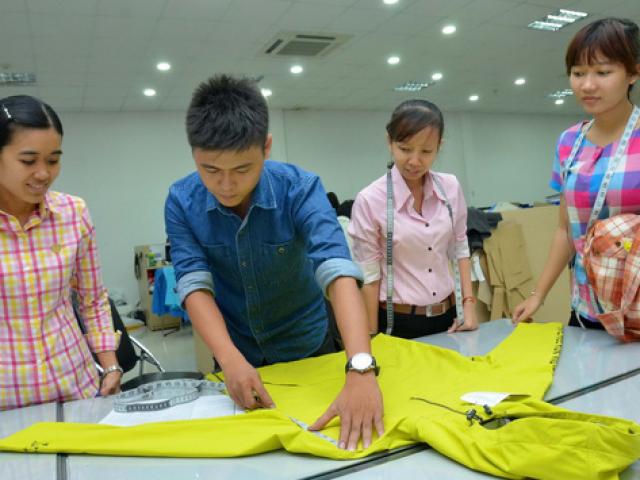 Thị trường - Tiêu dùng - “Bán mồ hôi” lấy kim ngạch xuất khẩu!