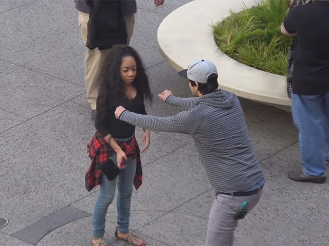 Cười 24h - Trò chơi "thôi miên" biến người khác thành trò hề