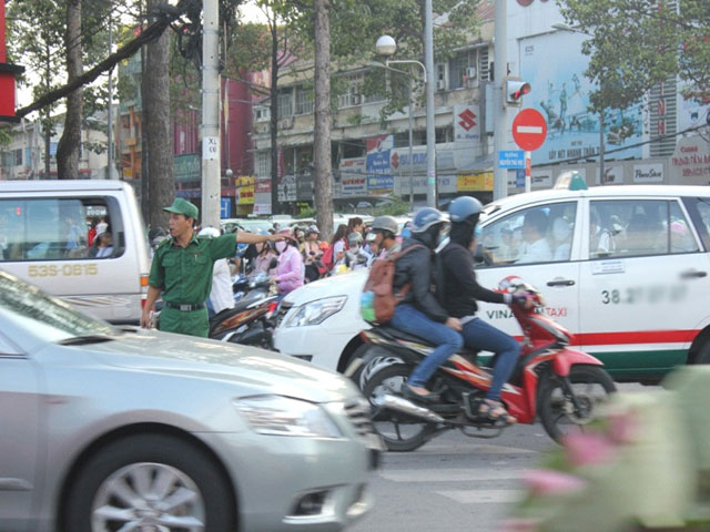 Pháp luật - Nữ thanh niên xung phong đạp ngã kẻ cướp