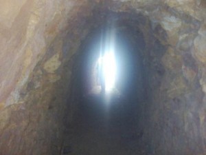 Tin tức trong ngày - Bí thư huyện đào hầm xuyên núi: “Người ta đồn ác quá!”