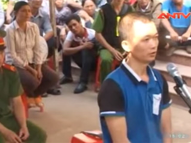 Video An ninh - Tức giận vì mất gà, giăng bẫy điện làm chết người