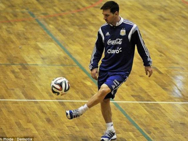 Bóng đá - Messi "bách phát bách trúng" vào rổ từ cự ly 15m