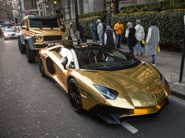 Dàn siêu xe dát vàng của triệu phú Ả Rập náo loạn London