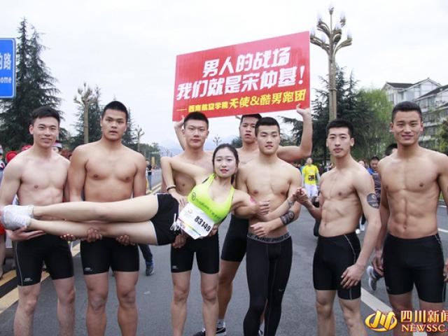 Bạn trẻ - Cuộc sống - Thiếu nữ chạy bộ vì soái ca "Hậu duệ mặt trời" gây sốt