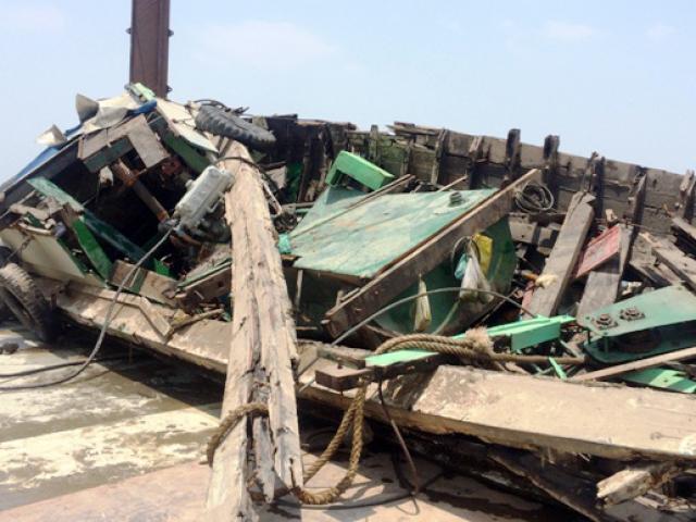 Tin tức trong ngày - “Thủ phạm” đâm sập cầu Ghềnh vỡ nát hoàn toàn