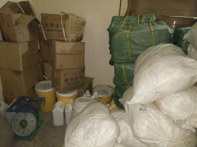 Thị trường - Tiêu dùng - HN: Thu giữ 2,5 tấn phụ gia bim bim không rõ nguồn gốc