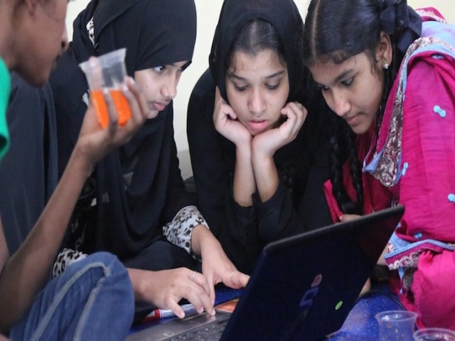 Phần mềm ngoại - Khâm phục khả năng lập trình của những cô gái "khu ổ chuột"