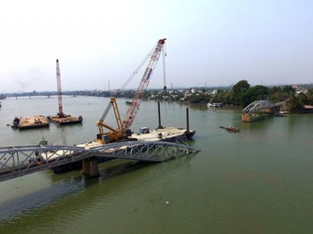 Video An ninh - Cận cảnh ngày đầu trục vớt cầu Ghềnh bị sập