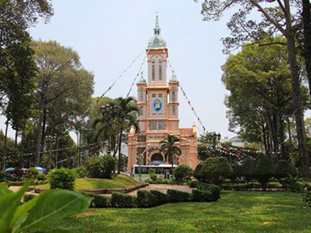 Tin tức trong ngày - Nhà thờ địa thế đẹp nhất vùng Chợ Lớn "nghẹt thở"' vì tệ nạn