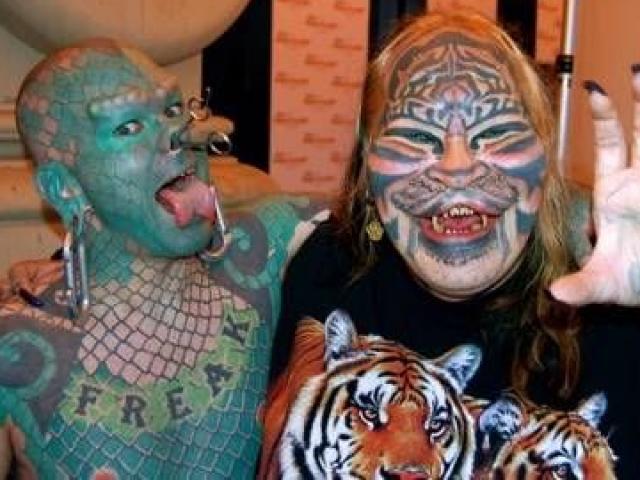 Phi thường - kỳ quặc - Những dị nhân "lột xác" thành động vật gây sốc