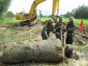 Tin tức trong ngày - Mất mạng, mang tật vì cưa bom lấy sắt