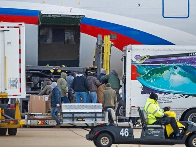 Thế giới - 35 người Nga bị Mỹ trục xuất: Đầu bếp cũng phải về nước