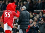 Bóng đá - MU: Mourinho thắng &quot;canh bạc&quot; tấn công... nhờ vợ