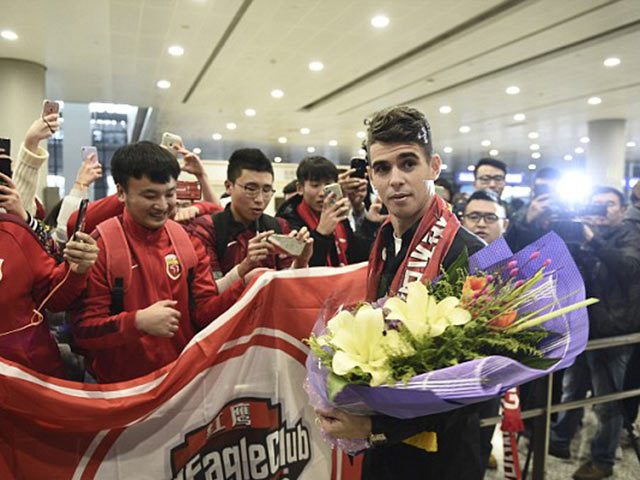 Bóng đá - Fan Trung Quốc quây kín chào đón Oscar 500.000 bảng/tuần