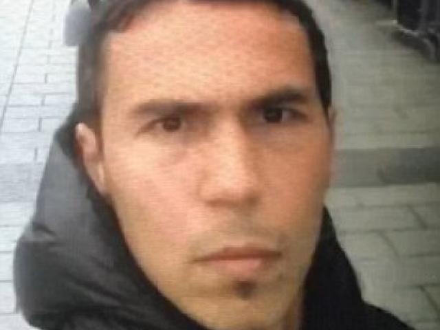 Thế giới - Ớn lạnh sát thủ chụp selfie trước xả súng ở hộp đêm Thổ