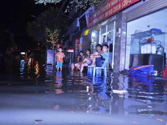 Tin tức trong ngày - Hé lộ nguyên nhân hàng trăm hộ dân SG phải chạy "lũ" trong đêm