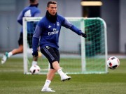 Bóng đá - Tin HOT bóng đá tối 3/1: Ronaldo tập luyện khoe siêu giày