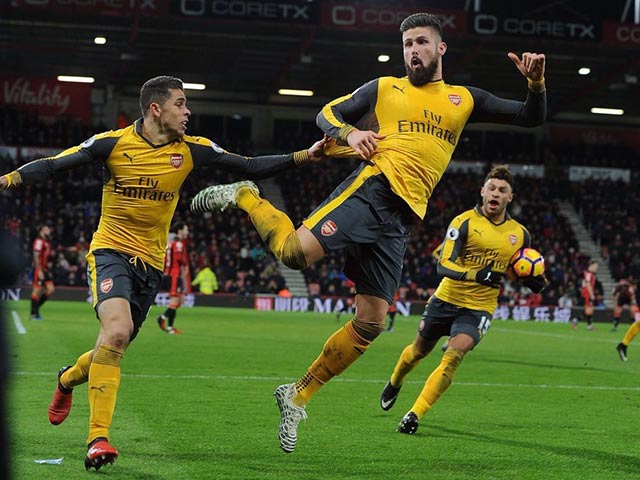 Bóng đá - Arsenal: Người hùng Giroud bị "chửi", Wenger phàn nàn