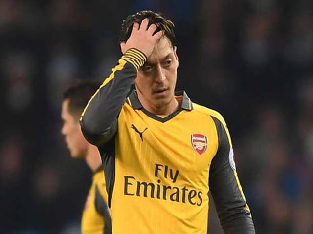 Bóng đá - Tin HOT bóng đá tối 4/1: Arsenal nhận tin xấu từ Ozil
