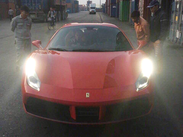 Tin tức ô tô - Đầu năm, Ferrari 488 Spider đỏ "xông đất" Việt Nam