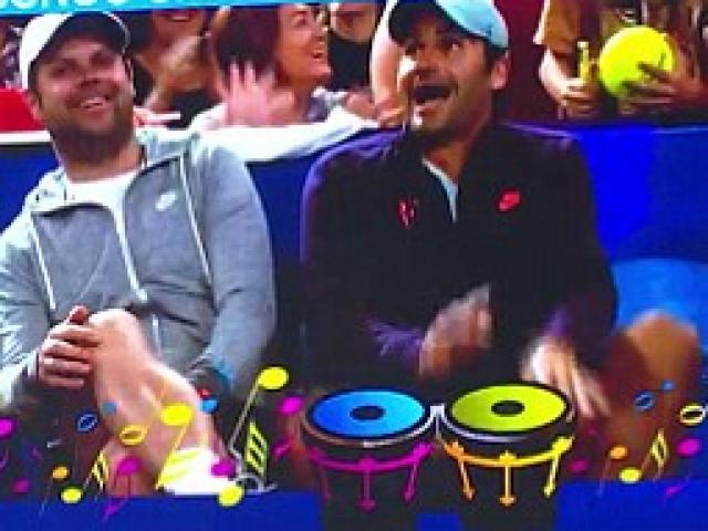 Thể thao - Thua đau còn "tăng động", Federer bị cha mắng mỏ