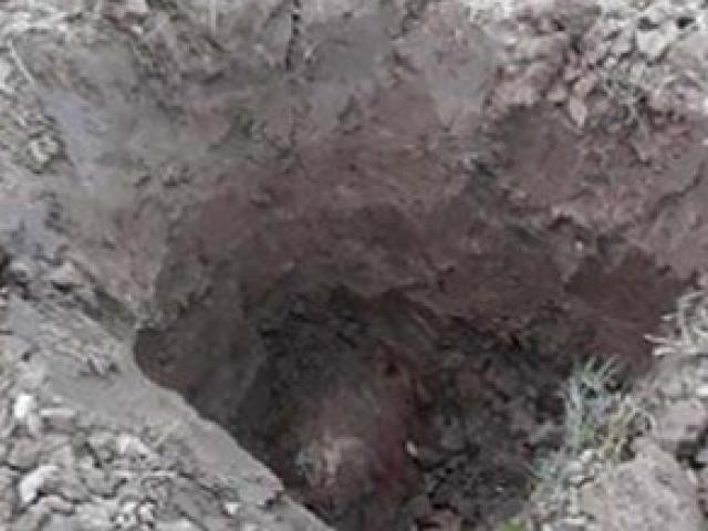 Chạy ”mất dép” vì thấy bom khủng khi đào cổ vật