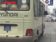 Tin tức trong ngày - Xe biển xanh 80B &quot;cô đơn&quot; trên làn đường buýt nhanh BRT