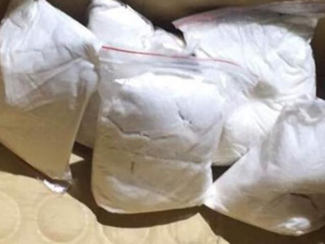 Pháp luật - Bạn trai nhờ "cầm quà", nữ thiết kế dính án vận chuyển 2,2 kg ma túy