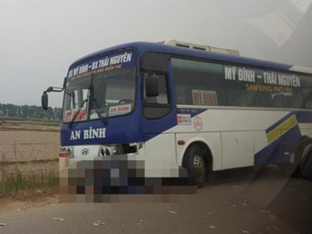 Nam thanh niên chết thảm dưới gầm xe khách ở Hà Nội