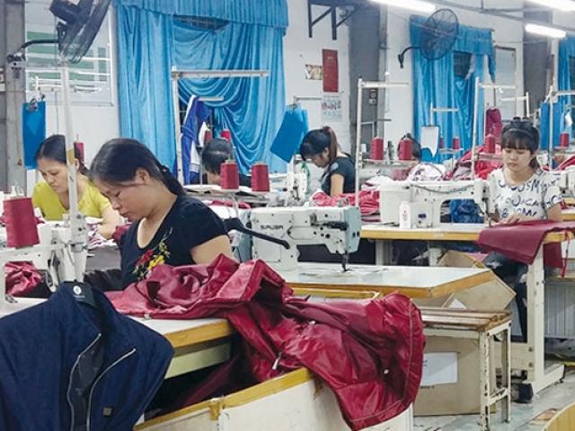 Tài chính - Bất động sản - Thưởng Tết, người nhận tiền tỷ kẻ được... đôi dép!