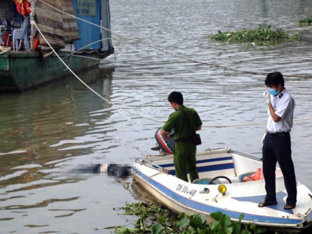 Tin tức trong ngày - Thi thể người phụ nữ mắc cành tre nổi trên sông Hồng
