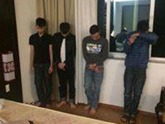 Pháp luật - Phá cửa, bắt 4 dân chơi đang “phê” ma túy ở khách sạn