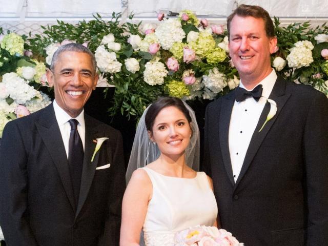 Phát hiện ông Obama làm phù rể trong đám cưới bạn thân
