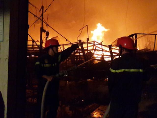 Tin tức trong ngày - Cháy lớn ở KCN Long Bình, lửa ngùn ngụt trong đêm