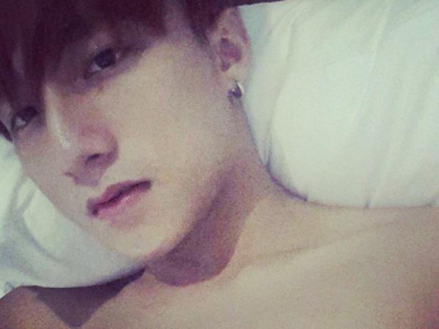 Thời trang - Sơn Tùng M-TP không ngại phô diễn body "mỏng cơm"