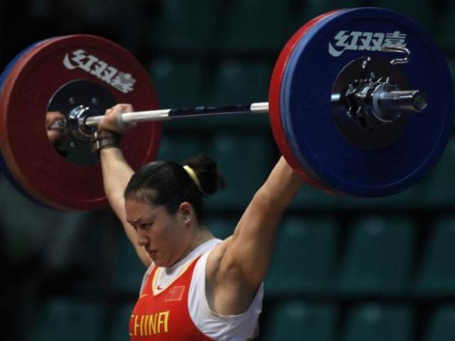 Cử tạ Trung Quốc ê chề bị tước 3 HCV Olympic