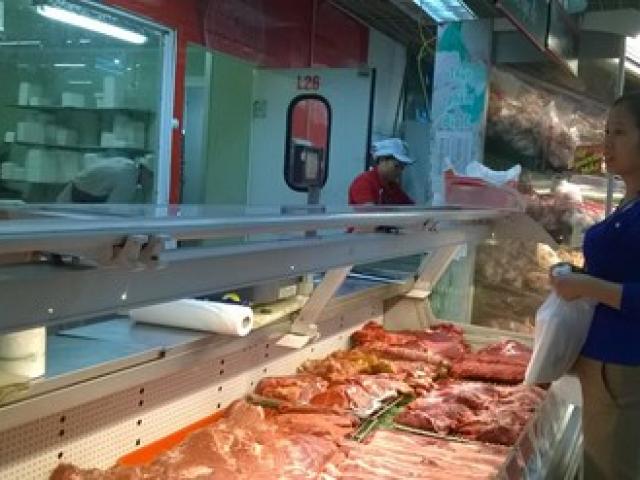 Thị trường - Tiêu dùng - Vì sao giá lợn hơi giảm, giá thịt bán vẫn cao?