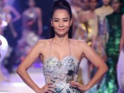 Xu hướng thời trang - Thu Minh mặc đầm quây ngực sexy lấn át dàn mẫu Việt