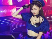 Bạn trẻ - Cuộc sống - Nữ DJ &quot;chơi bạo&quot; khiến quán bar HongKong luôn chật kín chỗ