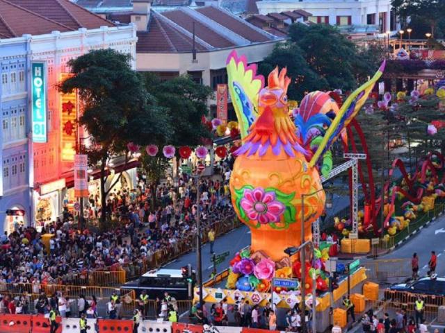 Thế giới - Khu phố Hoa ở Singapore trang trí rực rỡ đón Tết con gà