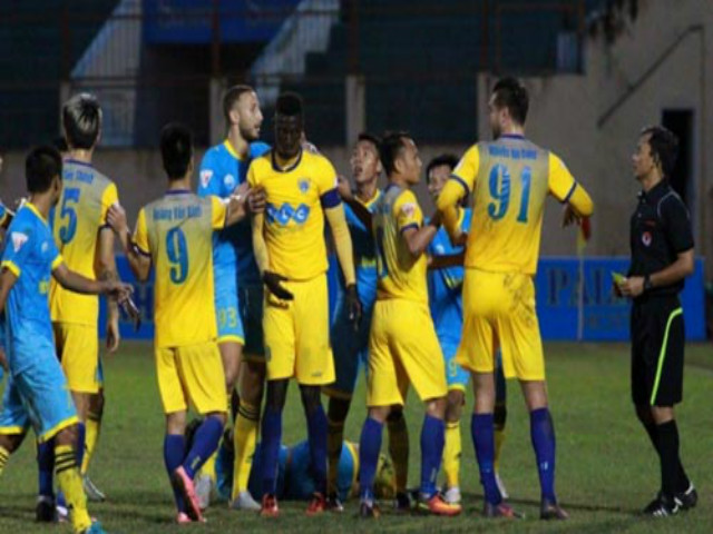Bóng đá - V-League làm hư ngoại binh