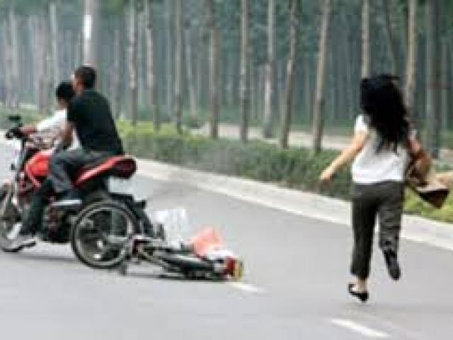 Pháp luật - Bắt nhóm cướp tài sản của nữ công nhân lúc đêm muộn