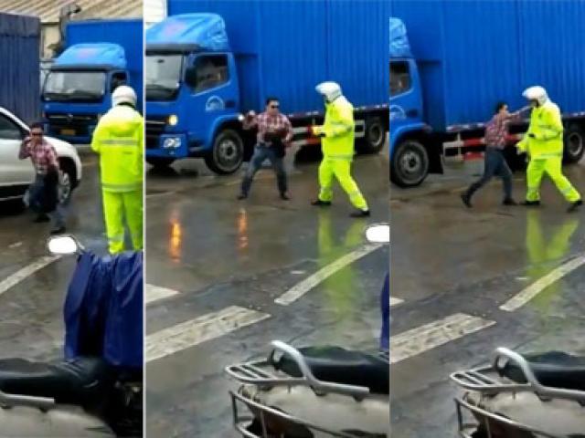 Clip Đặc Sắc - Coi trời bằng vung: Giở xà quyền choảng cảnh sát