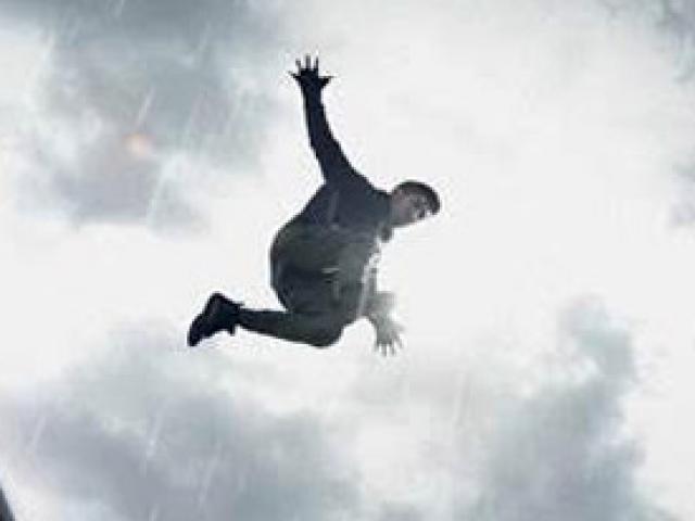 Phim - Phim mới của Victor Vũ tung poster như "bom tấn" siêu anh hùng