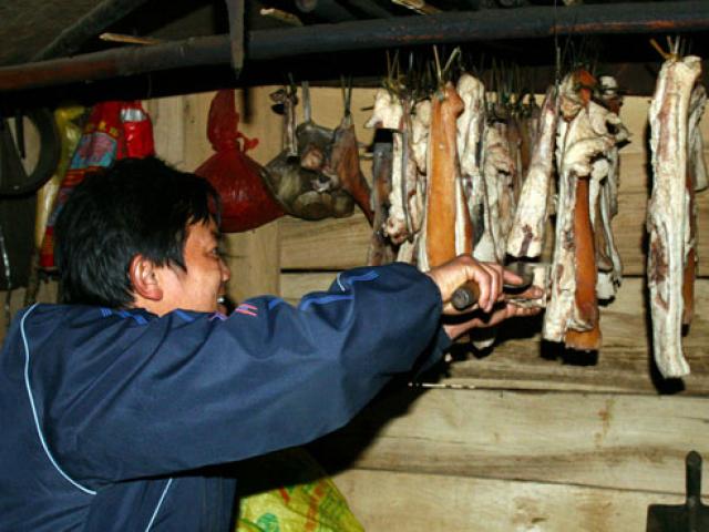 Tin tức trong ngày - Nơi cả bản thích thành “trộm” đêm Giao thừa