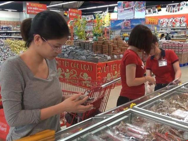 Thị trường - Tiêu dùng - Mùa Tết, bánh kẹo nội yếu thế